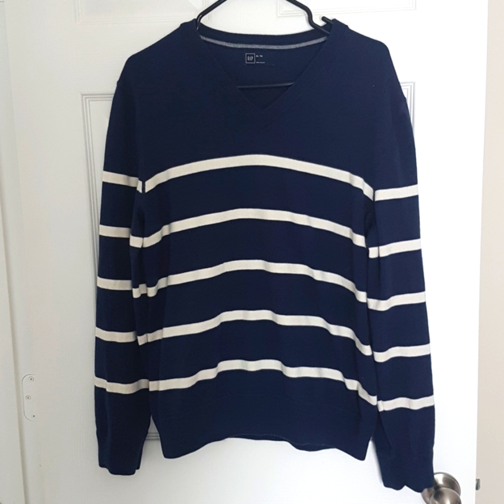 GAP sweater
